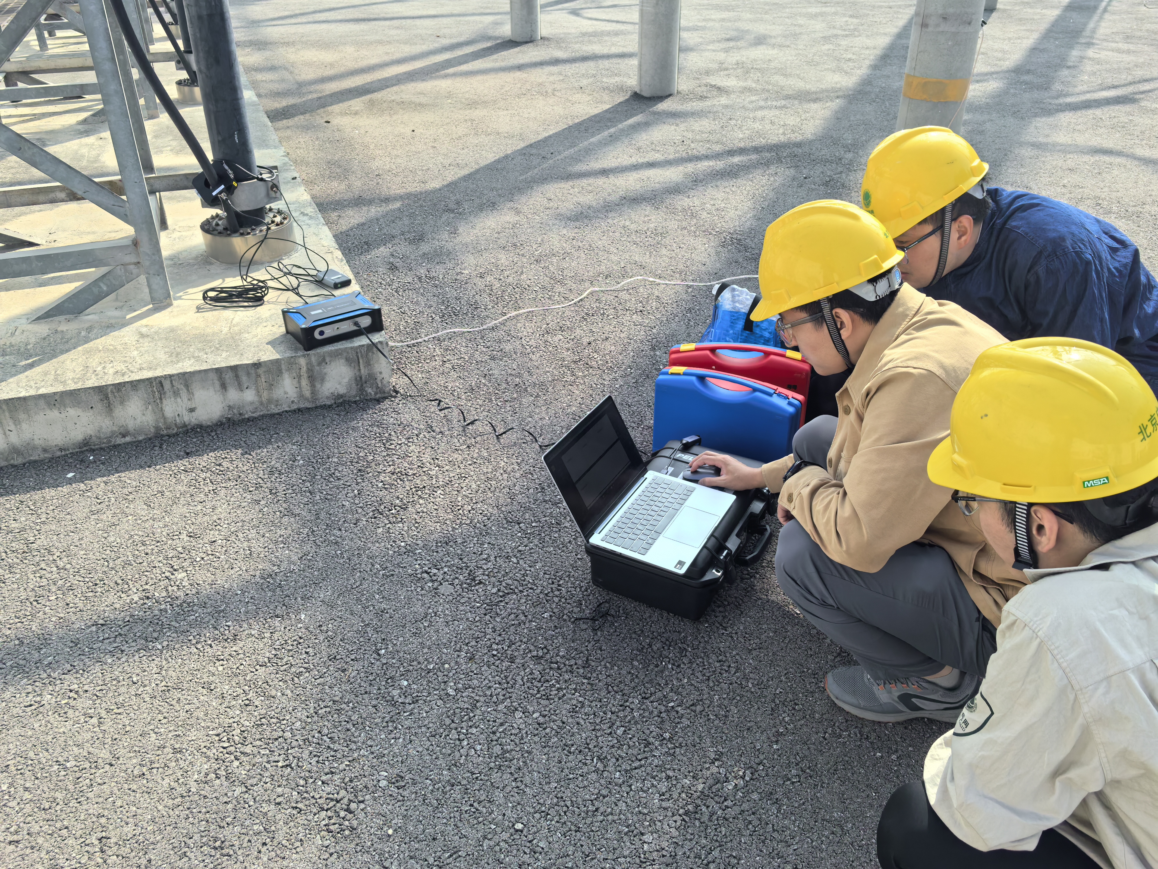 高頻電纜局放測(cè)試儀在變電站測(cè)試現(xiàn)場(chǎng)